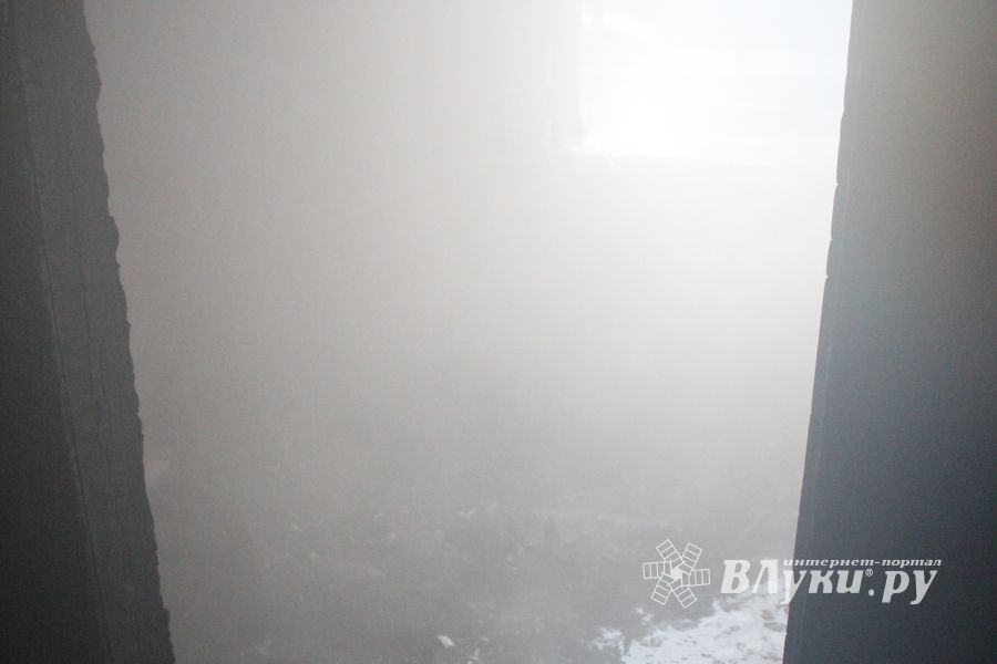 В Великих Луках на проспекте Гагарина горел барак (ФОТО)