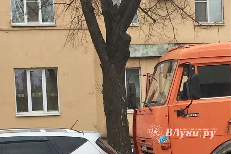 Фотофакт: ДТП в Великих Луках