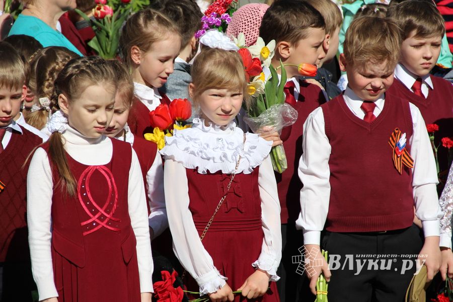 Юные великолучане почтили память бойцов Великой войны (ФОТО)