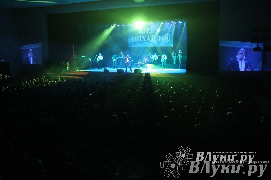 В ДК ЛК состоялся концерт Юрия Михайлова