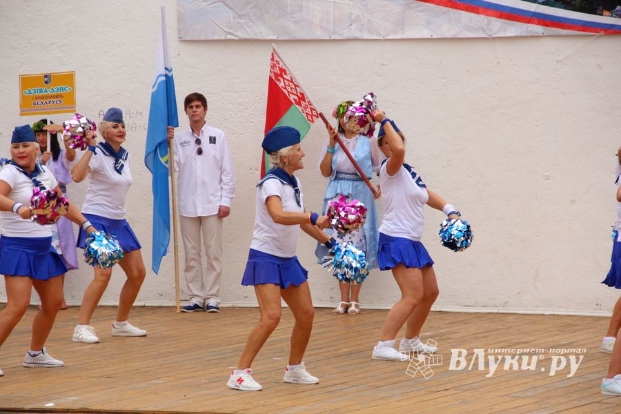 В Великих Луках проходит ​Международный фестиваль-конкурс среди мажореток и барабанщиц (ФОТО)
