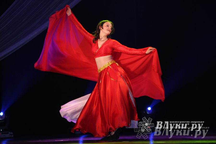 В ДК ЛК прошел музыкально-танцевальный спектакль «Босиком по млечному пути» (фото)