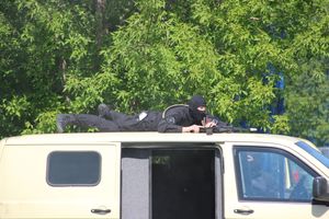 Спецназ «разгромил» на Дятлинке «банду»