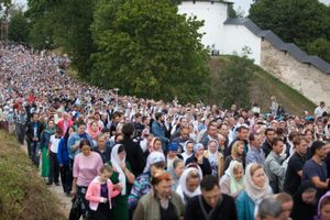 Андрей Турчак вместе с верующими принимает участие в праздновании Успения Пресвятой Богородицы (ФОТО)