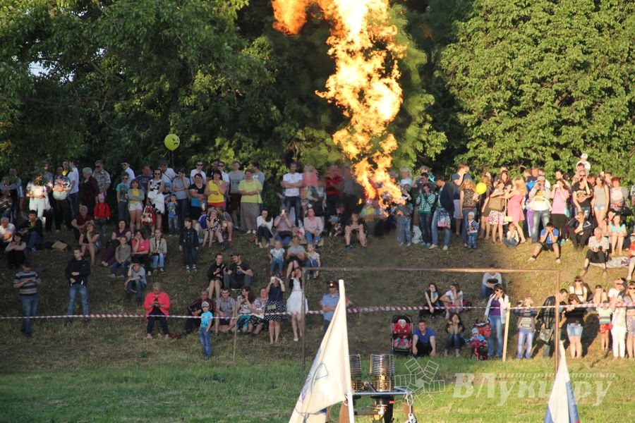 В Великих Луках открылась Международная юбилейная встреча воздухоплавателей (фото)