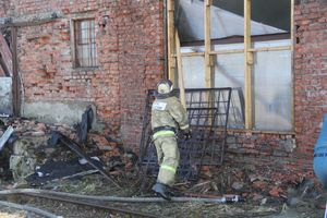 В Великих Луках горит склад (ФОТО)