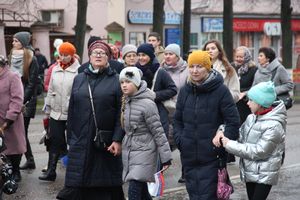 В Великих Луках прошло праздничное шествие (ФОТО)