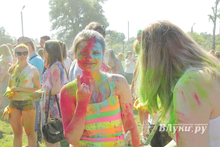 Яркие эмоции «ColorFest» в Великих Луках (ФОТО)