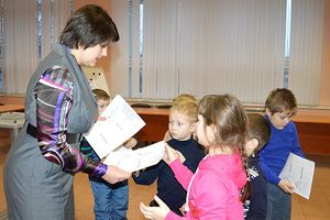 Территориальная избирательная комиссия Великолукского района провела торжественное мероприятие, посвященное Дню Конституции (фото)