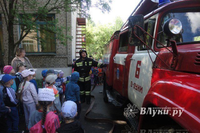 В великолукском детском саду №8 разработана и действует программа «Безопасность» (фото)