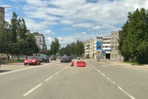 В центре Великих Лук на дороге провалился асфальт (ФОТО)