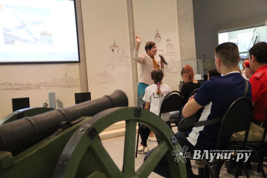 Великолучане отмечают День флага (ФОТО)