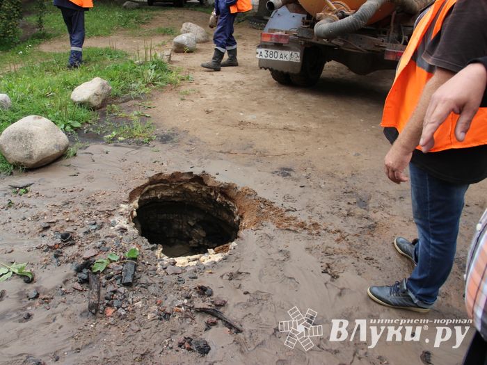 Авария в сетях водопровода на проспекте Гагарина (ФОТО)