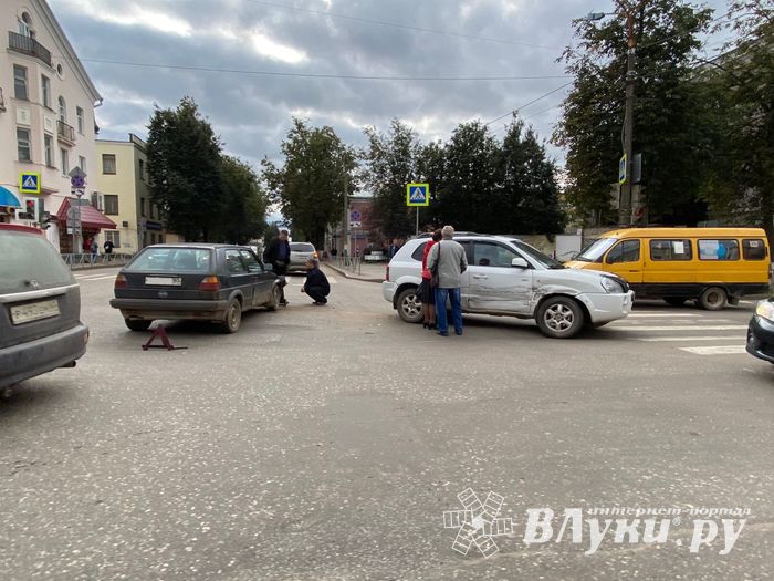 ДТП на перекрёстке Ленина-Некрасова (ФОТО)