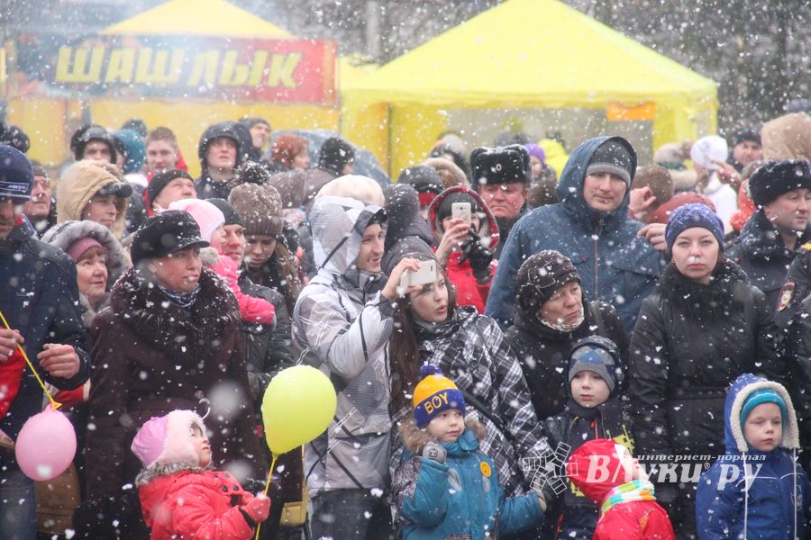 В Великих Луках сожгли Масленицу (фото)