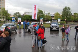 В Великих Луках прошла «Весенняя автоярмарка Великие Луки — 2015» (фото)