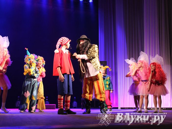 ​В городском ДК им. Ленина состоялась премьера музыкальной сказки «Буратино»