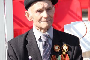 Парад Победы в Великих Луках (фото)