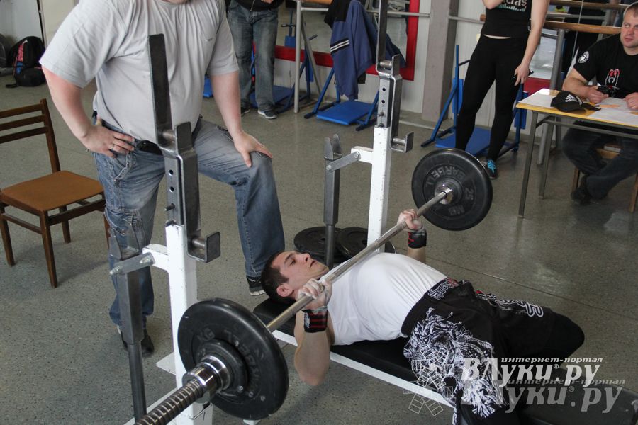 В Великих Луках прошел Чемпионат города по Русскому жиму и армлифтингу (фото)