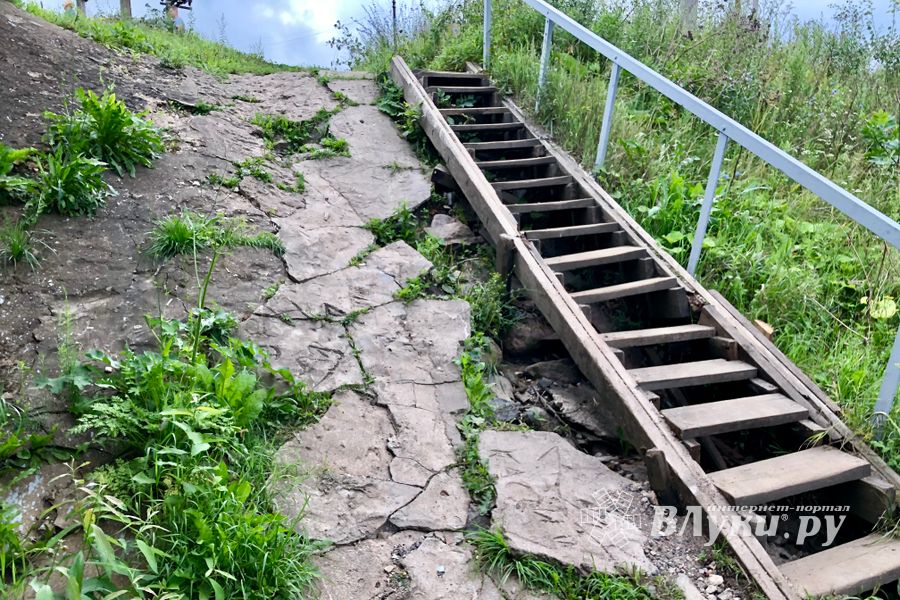 Великолучанка собралась жаловаться Путину на опасный Лазавицкий переезд (ФОТО)