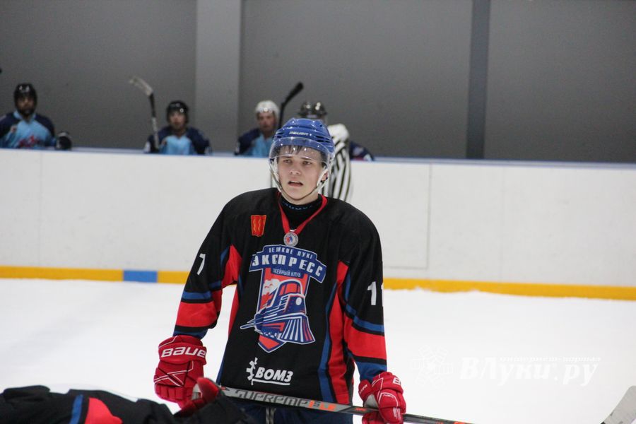 Великолукские хоккеисты в шаге от финала (ФОТО)