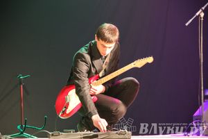 В Великих Луках прошел фестиваль живой музыки «Ставим на аватарках небо» (фото)