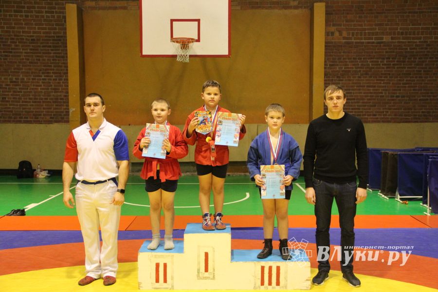 Великолукские самбисты завоевали 11 золотых наград (ФОТО)