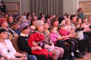 Юные артисты ГДК им. Ленина поздравили мам с праздником (ФОТО)