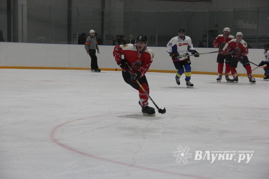 Две победы у великолукских хоккейных команд (ФОТО)