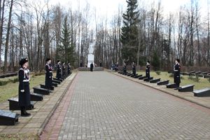 Родственники погибших солдат приняли участие в возложении цветов в Великих Луках