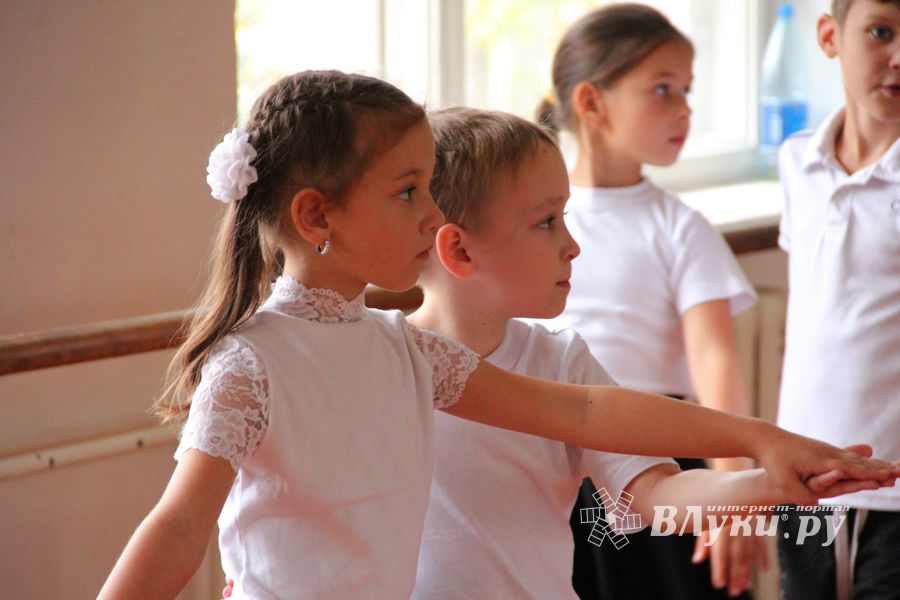 Поздравляем тех, кто сеет доброе и вечное, с профессиональным праздником