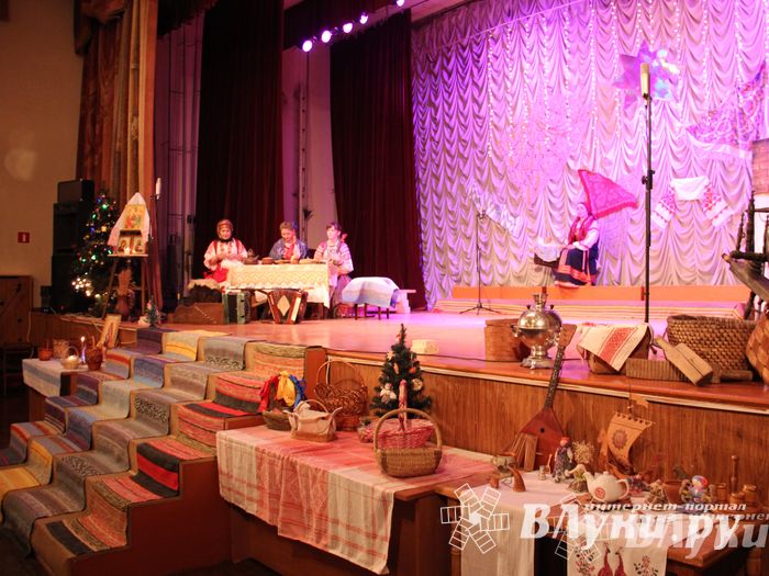Рождественский концерт ансамбля «Заряница» прошел в Великих Луках (фото)
