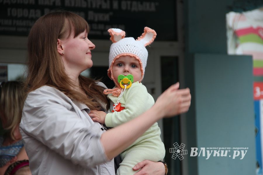 В Великих Луках чествовали близнецов (ФОТО)