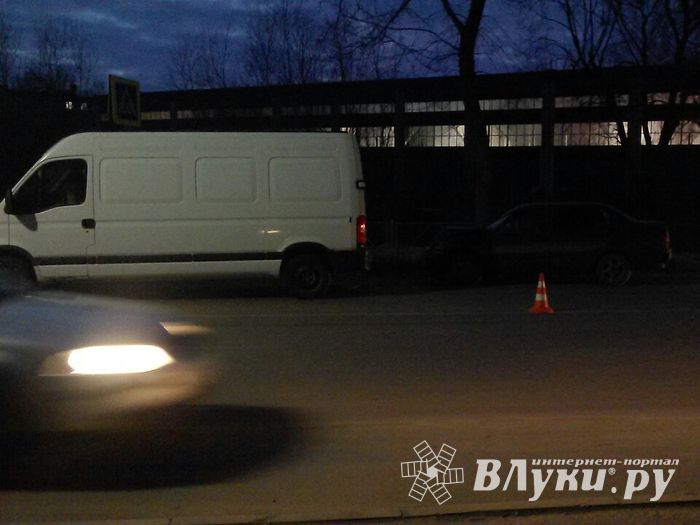 В Великих Луках произошло ДТП на улице Ботвина (ФОТО)