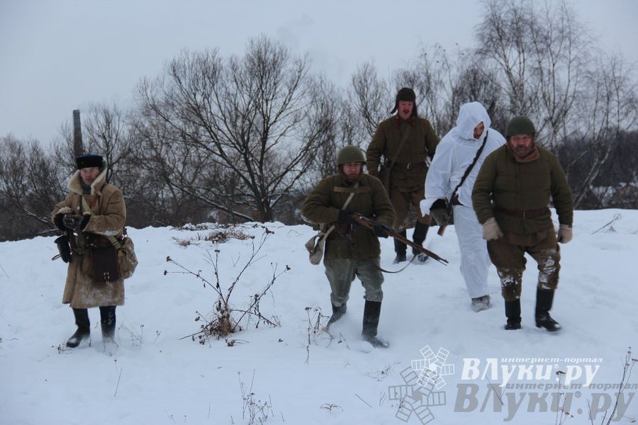 Реконструкция битвы за освобождение Великих Лук