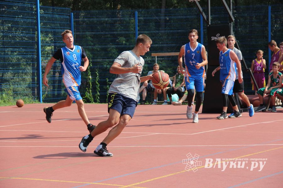 В Великих Луках прошли спортивные мероприятия, приуроченные ко Дню физкультурника (ФОТО)