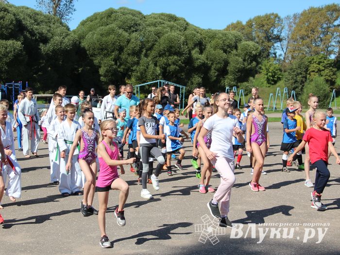 Большой спортивный праздник в Великих Луках (ФОТО)
