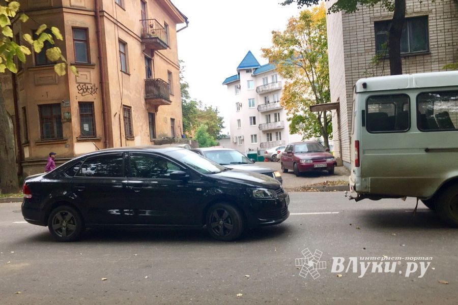 «Фольксваген» догнал «Газель» в Великих Луках (ФОТО)