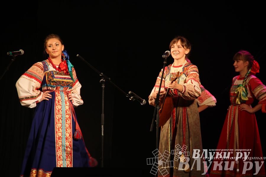 В Великих Луках прошел фестиваль живой музыки «Ставим на аватарках небо» (фото)