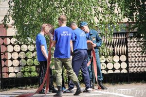 В Великих Луках прошли соревнования среди пожарных