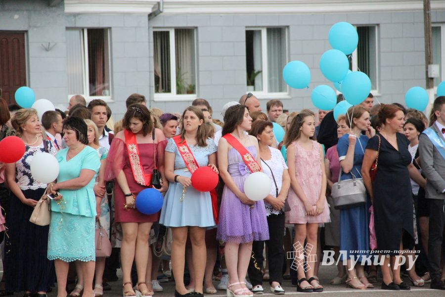 Великолукской «Бригантине» пришлось поплавать под дождём (ФОТО)