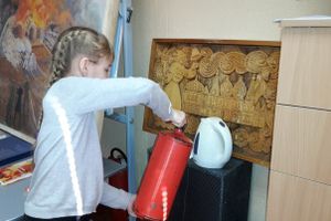 Псковских школьников научили бороться с огнем (фото)