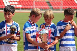 Юные футболисты из Калининграда стали победителями турнира «Локобол» в Великих Луках (фото)