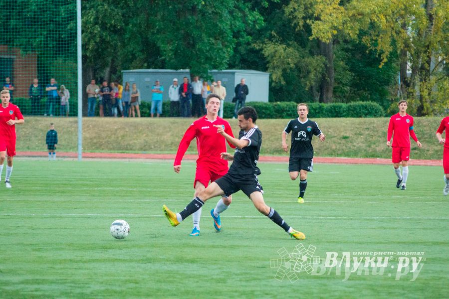 Матчи по футболу в рамках Первенства России проходят в Великих Луках (фото)