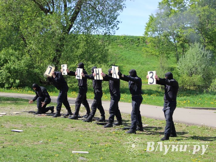 Спецназ «разгромил» на Дятлинке «банду»