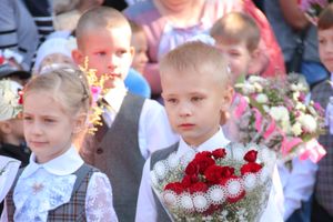 Самую многочисленную школу Великих Лук пополнили 116 первоклассников (ФОТО)