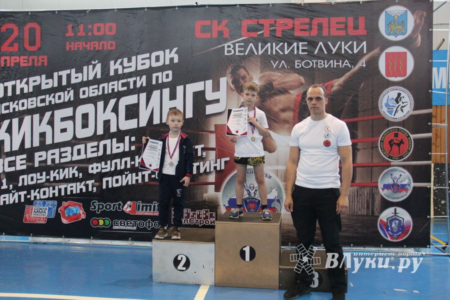 В Великих Луках проходит Кубок по кикбоксингу (ФОТО) (0+)