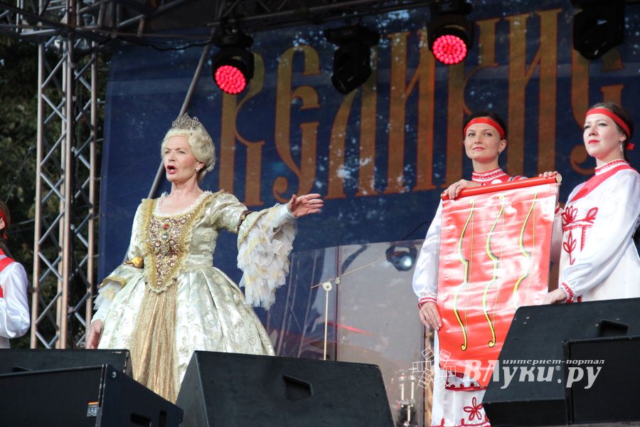 Людмила Чурсина и Пелагея поздравили Великие Луки с 850-летием (ФОТО)
