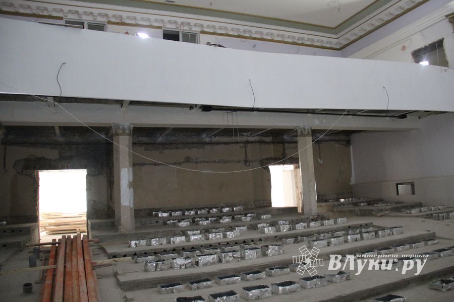 Андрей Турчак в Драмтеатре  Великих Лук: Не превращать малый зал в банкетный! (ФОТО)