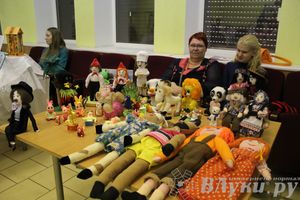 Выставка-ярмарка  «Волшебный сундучок»